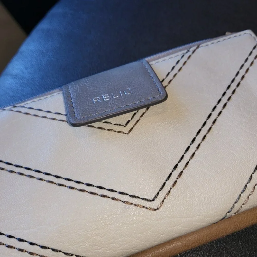 Relic Wristlet Wallet Everyday Carry Neutral Normcore Classic Preppy